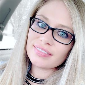 Meet your Posher, Holly